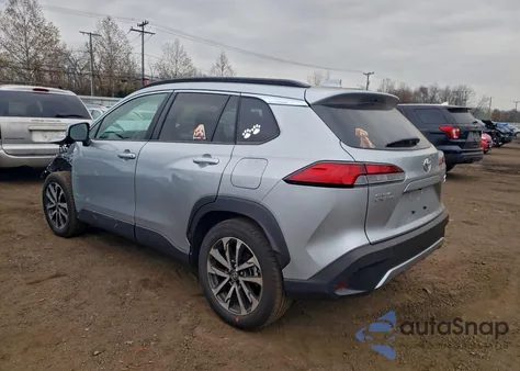 2024 Toyota Corolla Cross Xle z USA, uszkodzony, nr VIN 7MUDAABG8RV085586